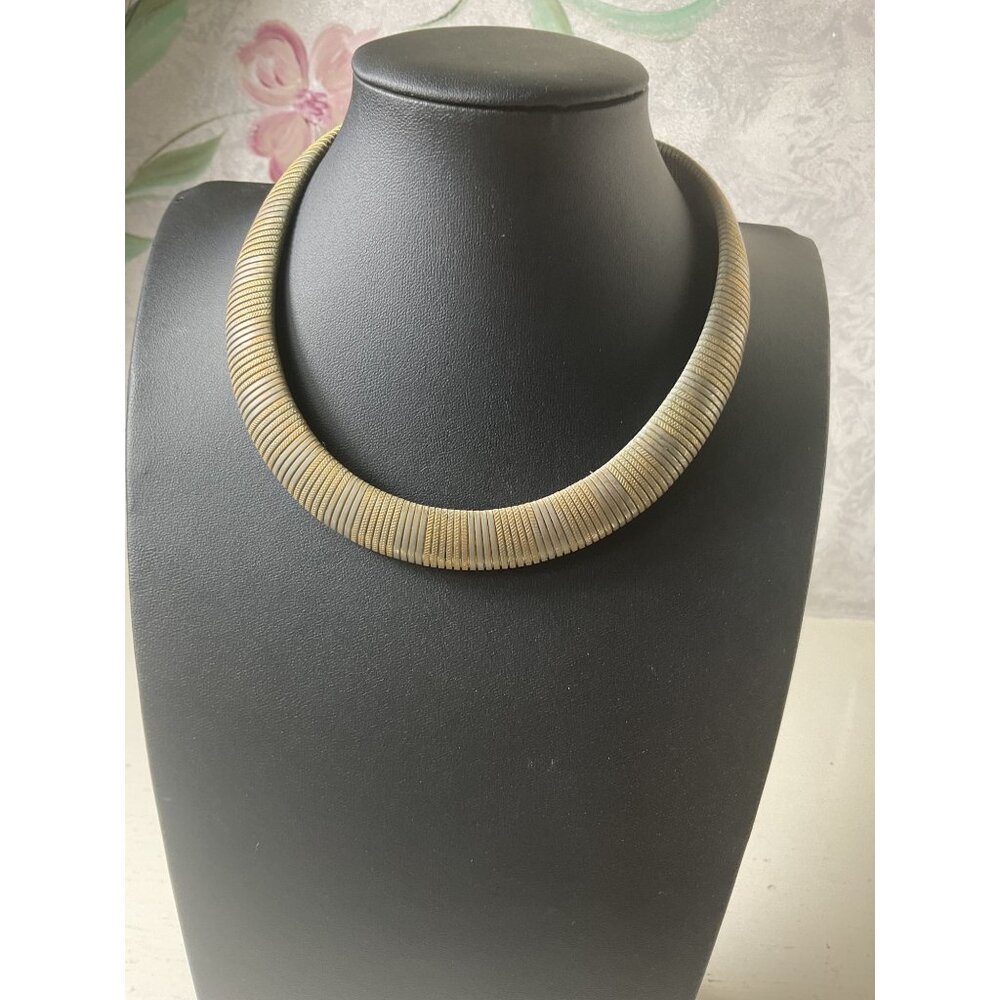 Vintage Gold Tone Flexible Ribbed Coil Choker Necklace With Clasp